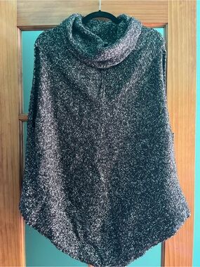 Sleeveless Cowl Neck Knit Poncho in Black and Gray